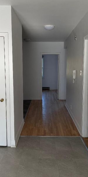 5 1/2 . 3 bedrooms - Photo 1
