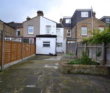 4 bedroom terraced house to rent - Photo 3
