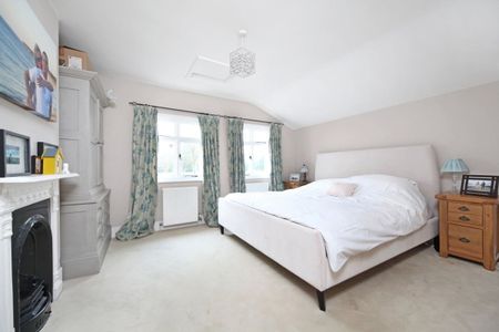 4 bedroom detached house to rent - Photo 4