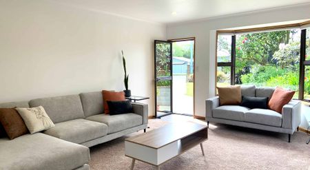 Renovated Immaculate Fully Furnished Home in Excellent Location! - Photo 3