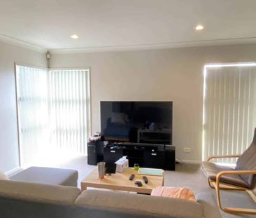 Spacious Family Home in Quiet Cul-de-Sac - Photo 3