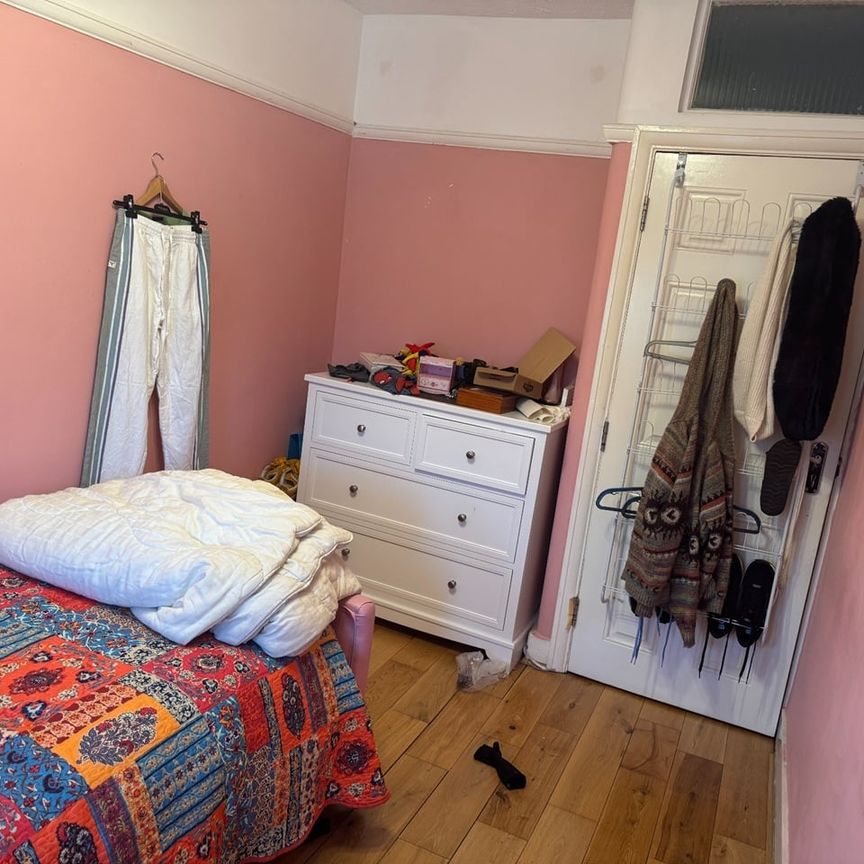 1 Bed Detached House, Clarendon Gardens, HA9 - Photo 2