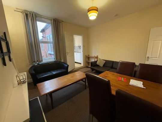 4 bedroom terraced house to rent - Photo 1