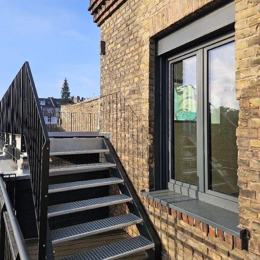 Einzigartige Maisonette mit großer Dachterrasse im Hinterhof von Flingern Nord. - Photo 1