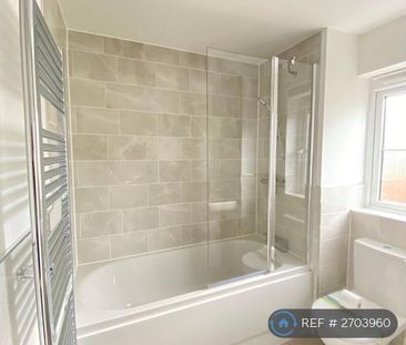 4 bedroom detached house to rent - Photo 4