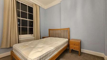 St Georges Square, London, SW1V - Photo 5