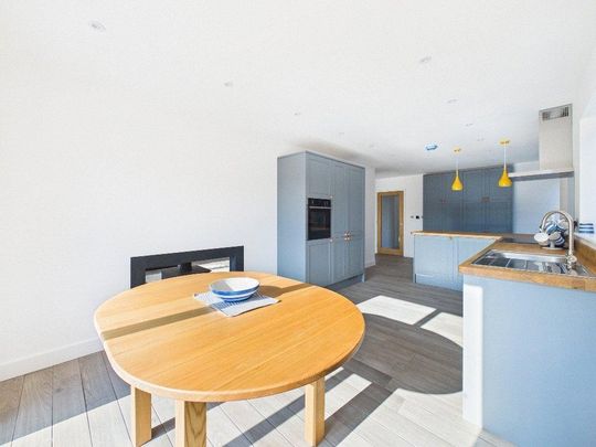 4 bedroom bungalow to rent - Photo 1