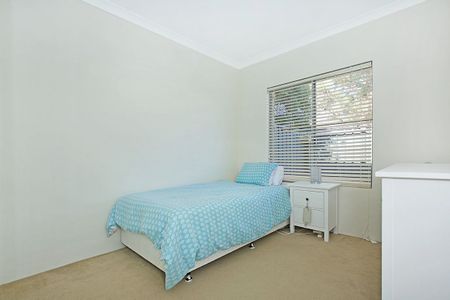 4/6 Valley Road, Halls Head, WA 6210 - Photo 2