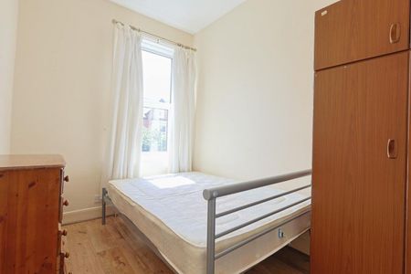 5 bedroom Student Terraced House to rent in Rothbury Terrace, Heaton, Newcastle Upon Tyne, Ne6 - Photo 3