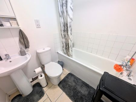 2 bedroom flat to rent - Photo 5