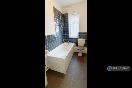 3 bedroom end of terrace house to rent - Photo 2