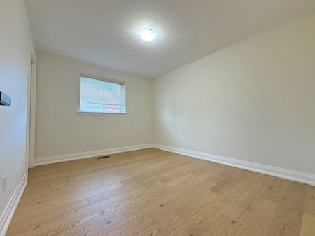 For Lease - 124 Briarscross Boulevard, Toronto, Ontario - Photo 3