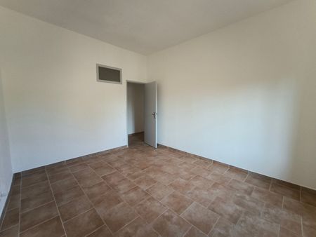 Location appartement 2 pièces, 51.76m², Lézignan-Corbières - Photo 2