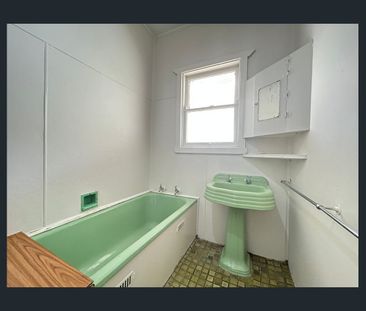 3 Bedroom with built-ins plus study House for leasing! - Photo 6