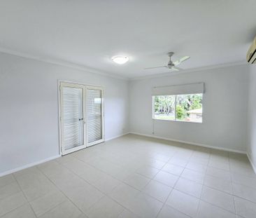 EXPANSIVE WHITFIELD HOME - Photo 4