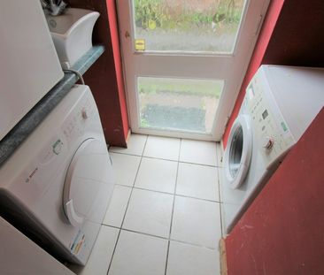 Flat to rent on - Photo 2