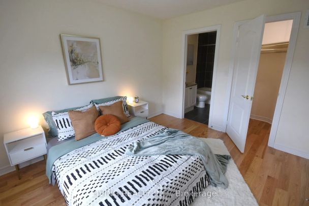 Condo Townhouse For Lease | N9255946 - Photo 1