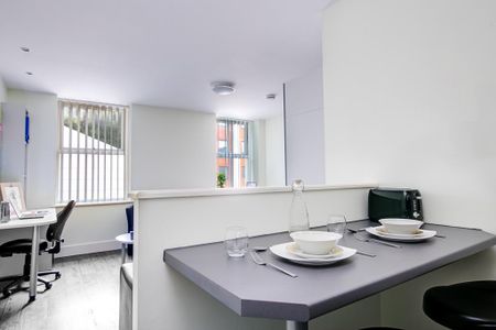 1 bedroom in a flat share to rent - Photo 4