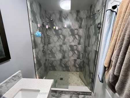 Detached Home For Lease | N8129710 - Photo 2