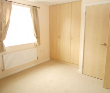 2 bed Town House, - Photo 3