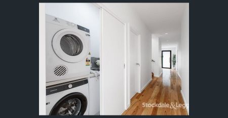 MODERN SHARED HOUSE! ALL BEDROOMS WITH ENSUITES & SPLIT SYSTEMS (2 rooms available) - Photo 2