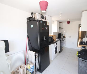 1 bedroom Flat to let - Photo 4