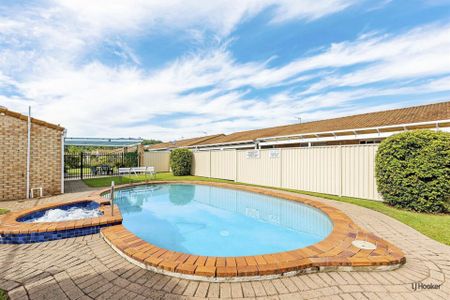 Spacious One-Bedroom Ground Floor Unit! - Photo 4