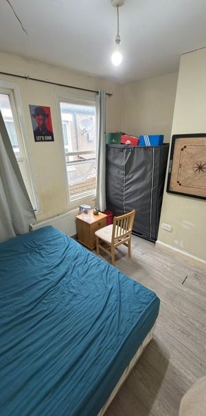 Room in a Shared Flat, London City Airport, E16 - Photo 1