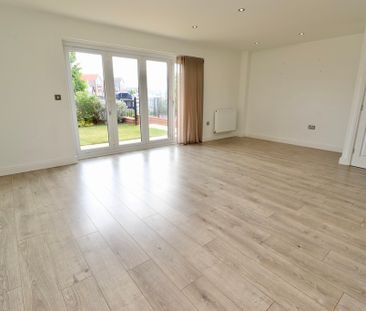 3 bedroom Town House to let - Photo 2