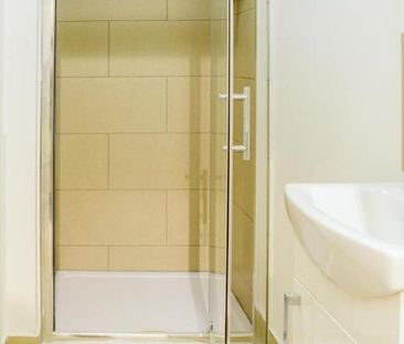 1 bedroom in a house share to rent - Photo 6