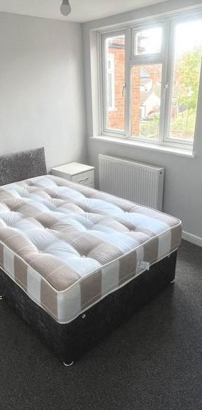 1 bedroom in a house share to rent - Photo 1