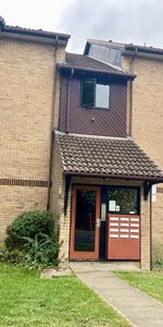 Adams Way, Croydon - Photo 4