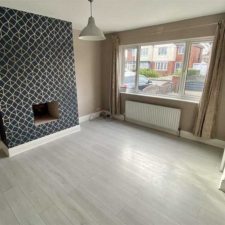 2 bedroom end of terrace house to rent - Photo 1