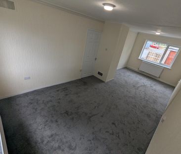 3 bedroom end of terrace house to rent - Photo 1