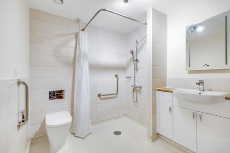 1 bedroom retirement property to rent - Photo 5