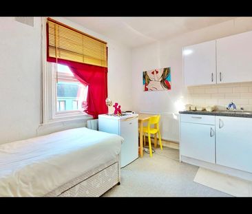 Studio Flat, Golders Green Road, NW11 - Photo 2