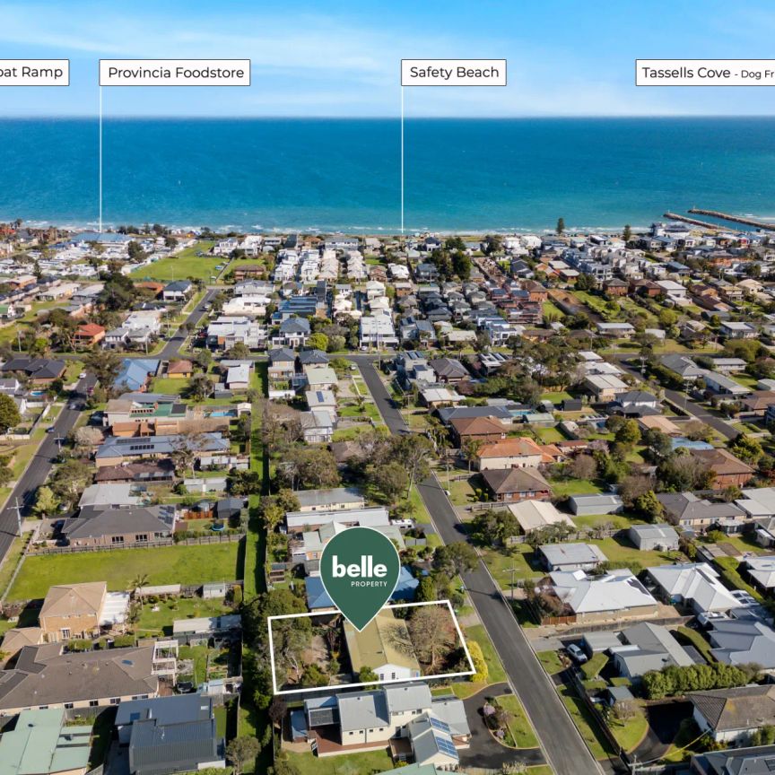 Coastal Charm – Walking distance to the Beach! - Photo 1