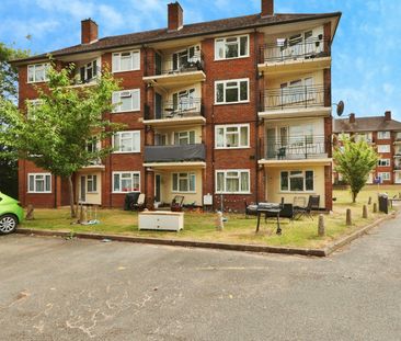 Flat to rent on - Photo 1