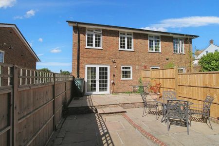 3 bedroom end of terrace house to rent - Photo 5
