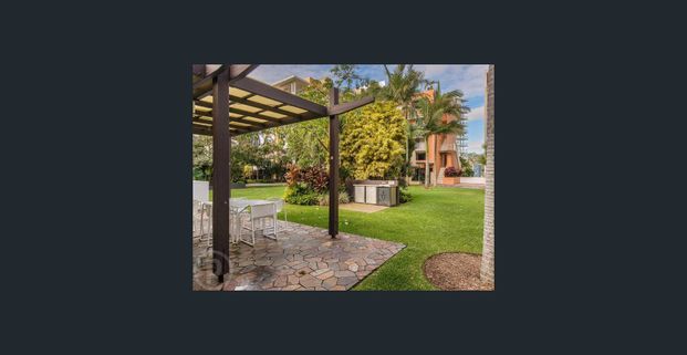 Spacious two bedroom Apartment - Photo 1