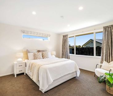 Lovely Three Bedroom Family Home! - Photo 2