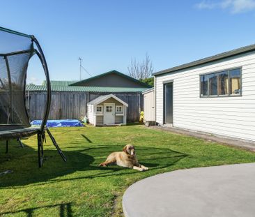 Welcome to this spacious and versatile 4-bedroom rental home. - Photo 3