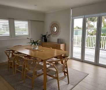 Sunny & Spacious Beachlands Home – Walk to beach - Photo 2