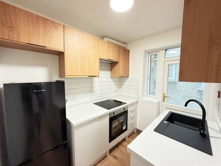 Flat A, 49 Holyhead Road - Photo 4