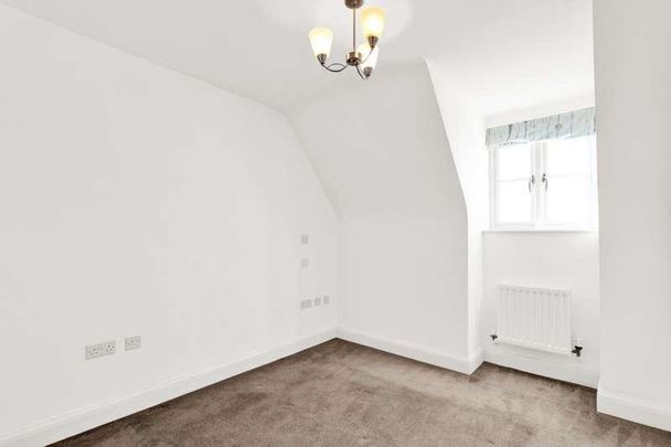 Middle Mead, Cirencester, Gloucestershire, GL7 - Photo 1