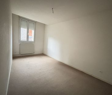 Location Appartement 3 pièces 83m² CHARLIEU 42190 - Photo 2