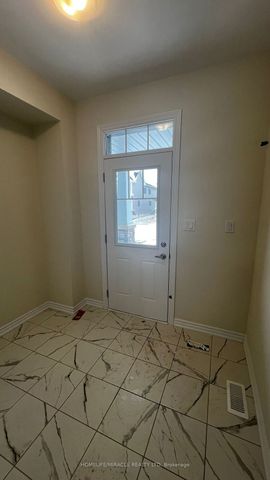 Townhouse For Lease | X8079240 - Photo 5