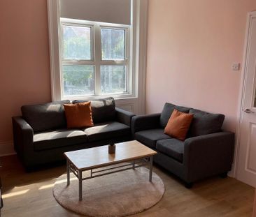 4 bedroom flat to rent - Photo 2