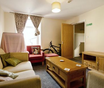 1 bedroom in a house share to rent - Photo 2