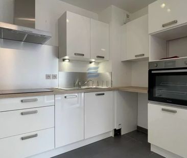À louer – Beau 2 pièces avec terrasse et double box fermé - Photo 4